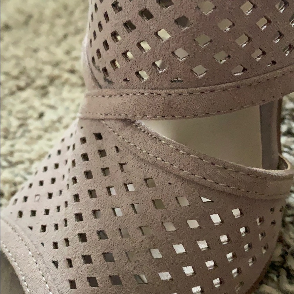 Shoes - Picture 3 of 4